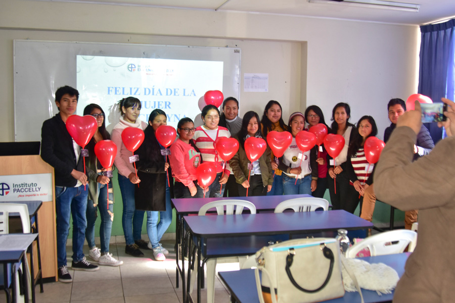 Celebrando el día de la mujer paccellyna en el instituto paccelly 4