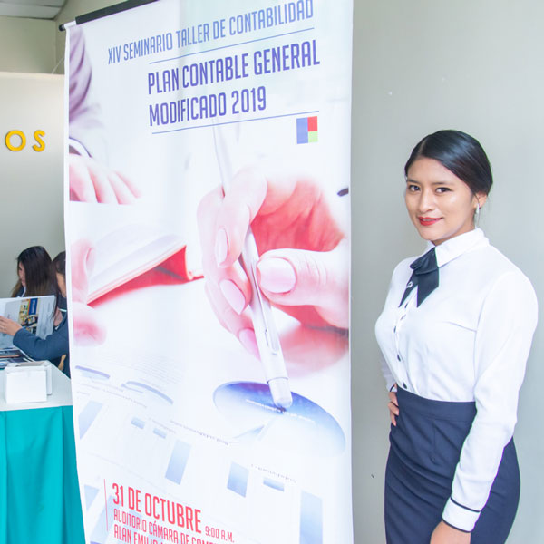 estudiante en conferencia contable